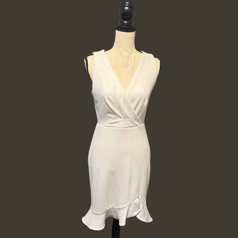 Elegant White Sleeveless Dress